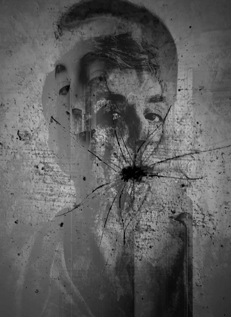 Rompe y rasga: retrato en blanco y negro con la superficie rasgada y una grieta en el centro